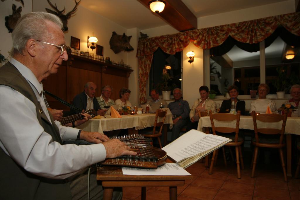 Hotel Haus Oberland Masserberg Buitenkant foto